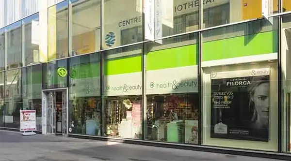 Votre pharmacieplus du flon à Lausanne, pharmacie de proximité ouverte pour des conseils médicaux et de santé
